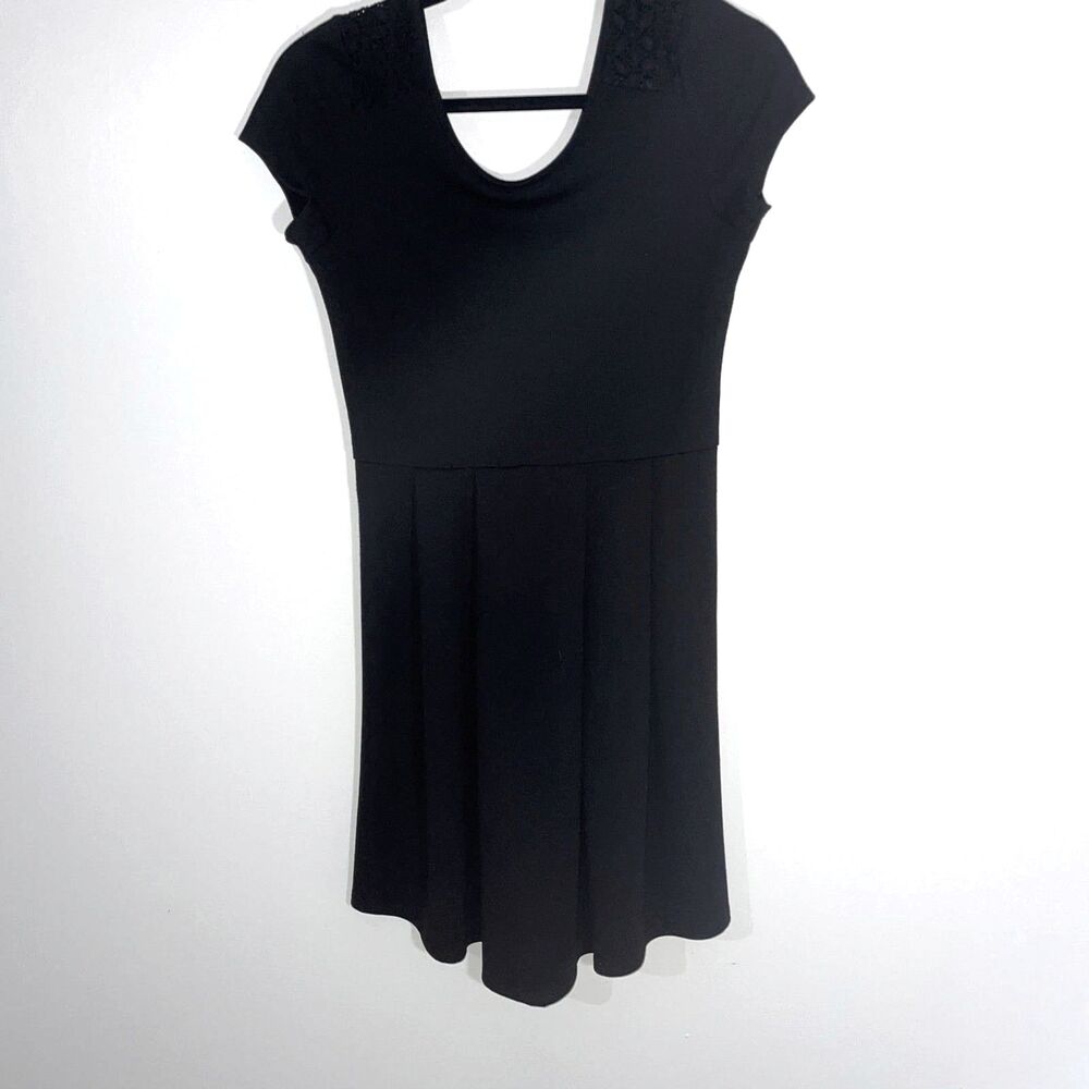 Forever 21 BLACK Cap Sleeve Crochet Skater Dress SMALL S